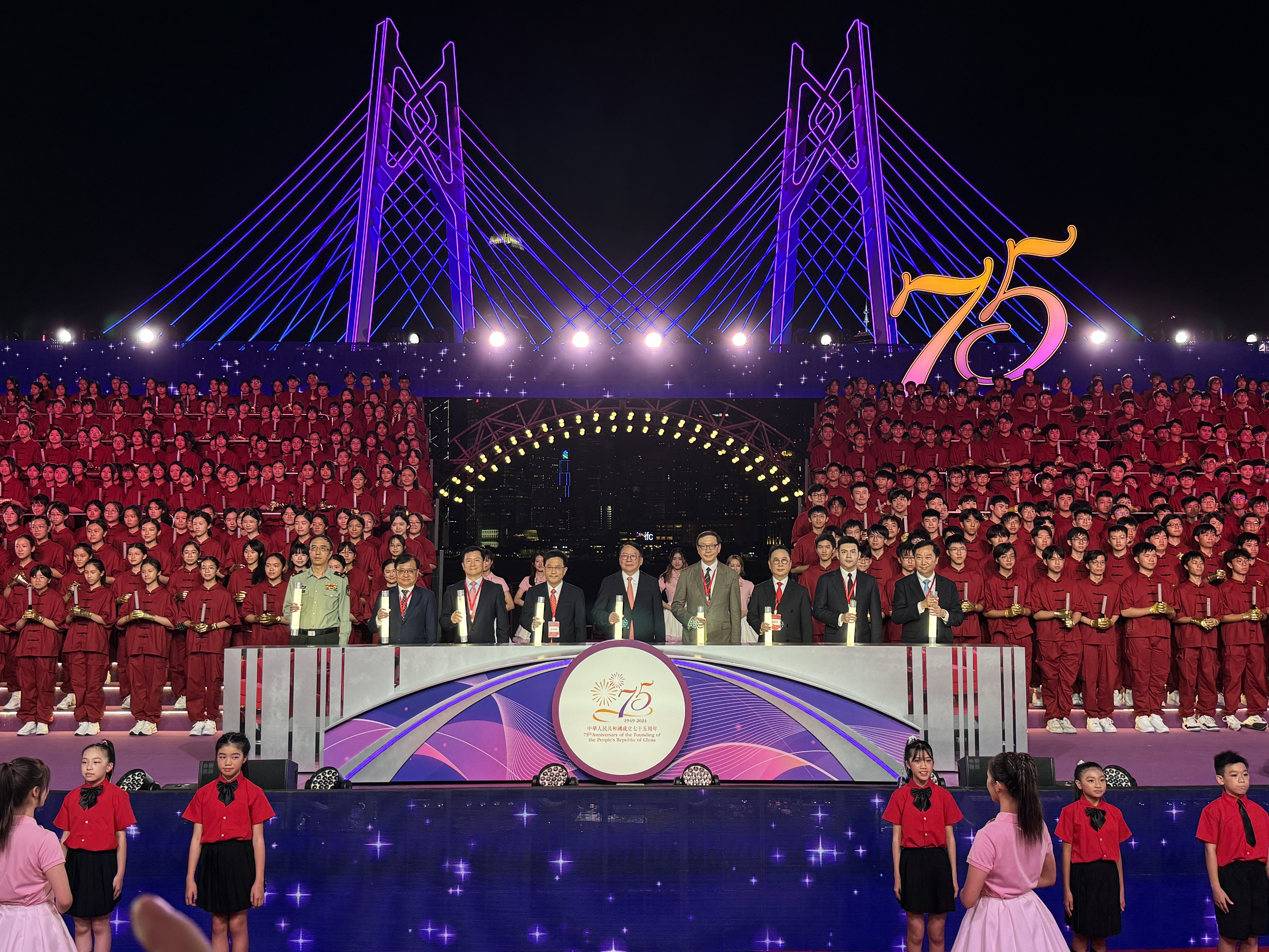 新生代千人合唱賀國慶 共賀祖國成立75周年